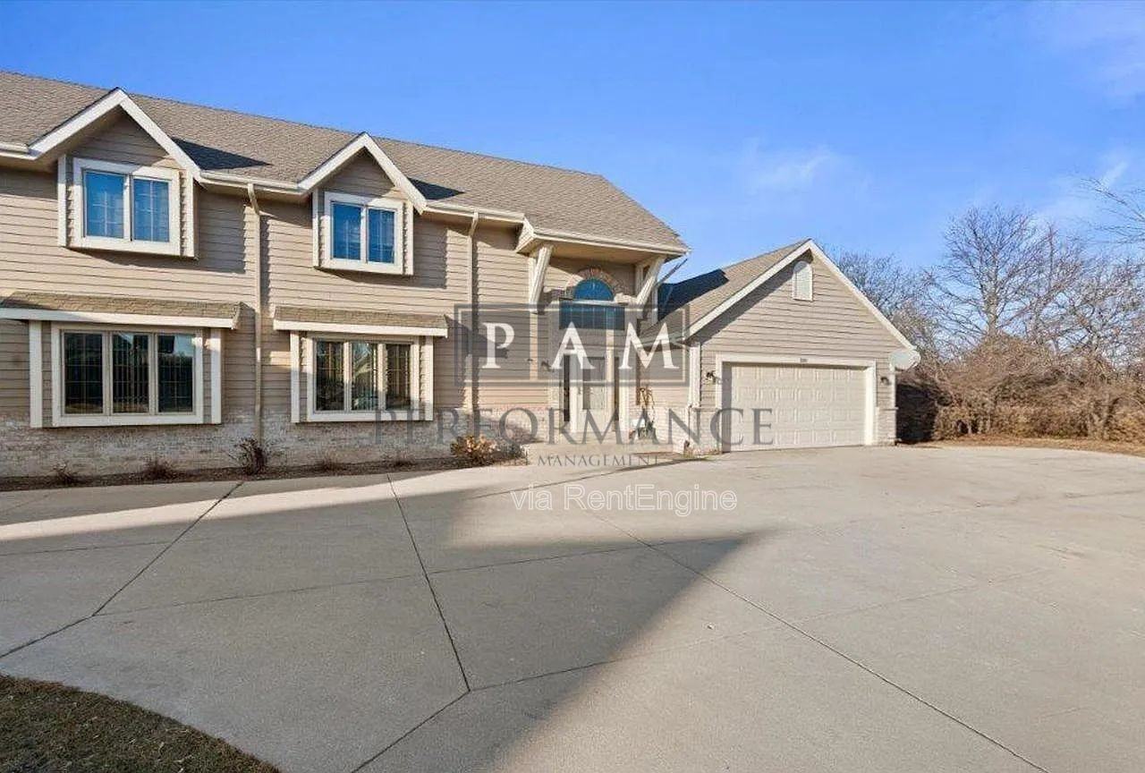 3209 S Ridgecrest Ct - Photo 2 of 30