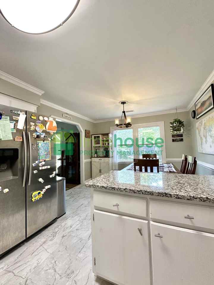 3533 Bernies Ct N - Photo 5 of 18
