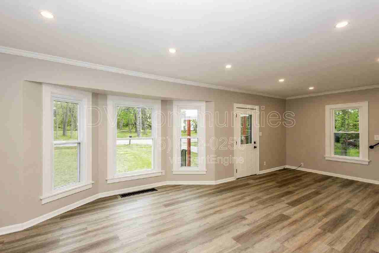 29396 Detroit Rd - Photo 3 of 26