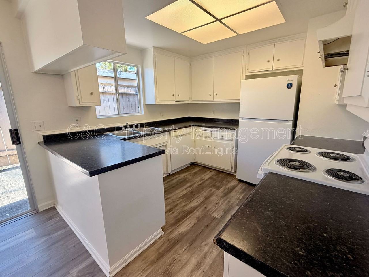 219 Plymouth Dr #B - Photo 2 of 9