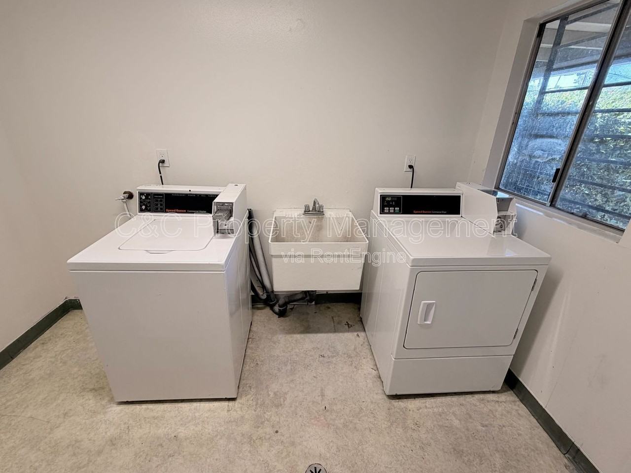 219 Plymouth Dr #B - Photo 3 of 9