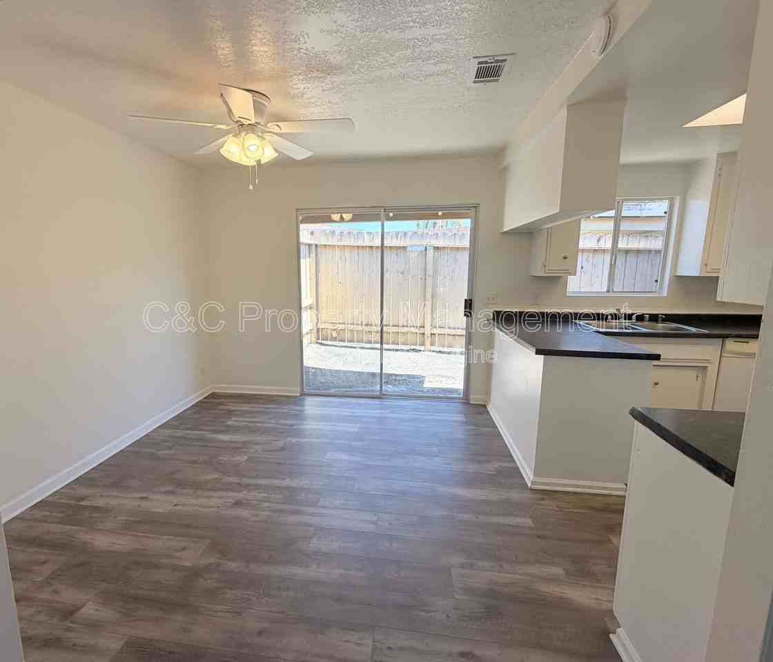 219 Plymouth Dr #B - Photo 4 of 9