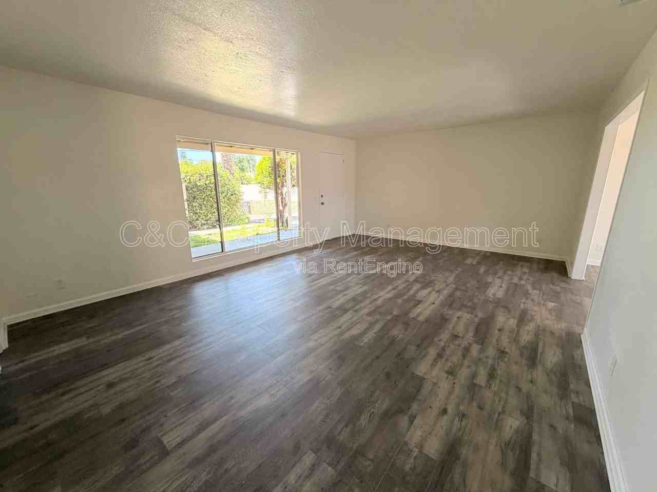 219 Plymouth Dr #B - Photo 5 of 9