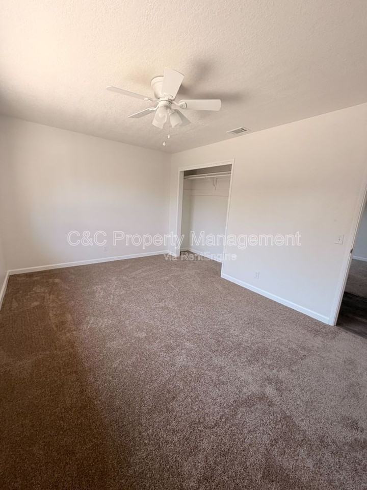 219 Plymouth Dr #B - Photo 6 of 9