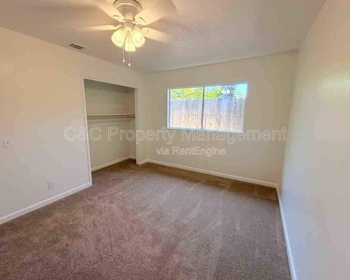 219 Plymouth Dr #B - Photo 7 of 9