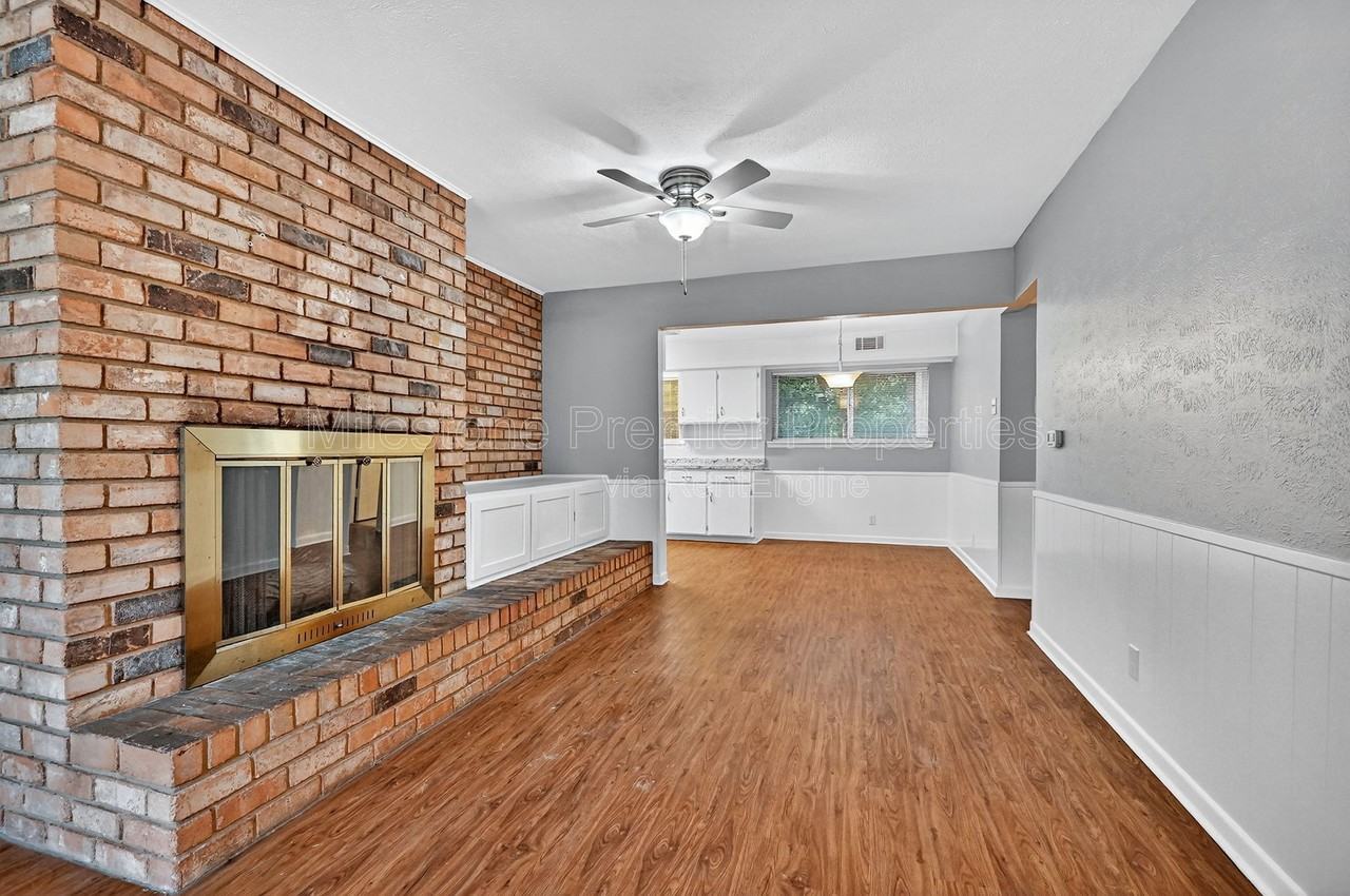 105 E Ford St - Photo 5 of 24