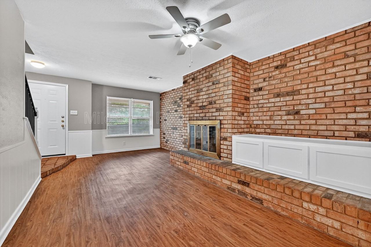 105 E Ford St - Photo 6 of 24
