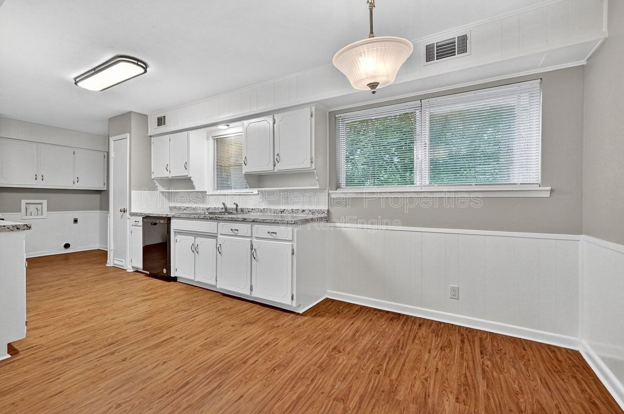 105 E Ford St - Photo 7 of 24