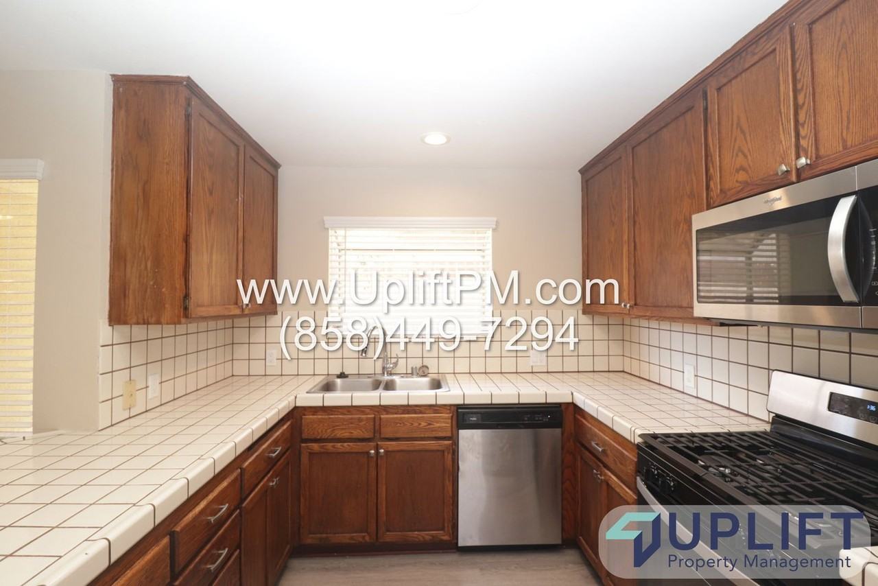 4720 Soria Dr - Photo 6 of 16