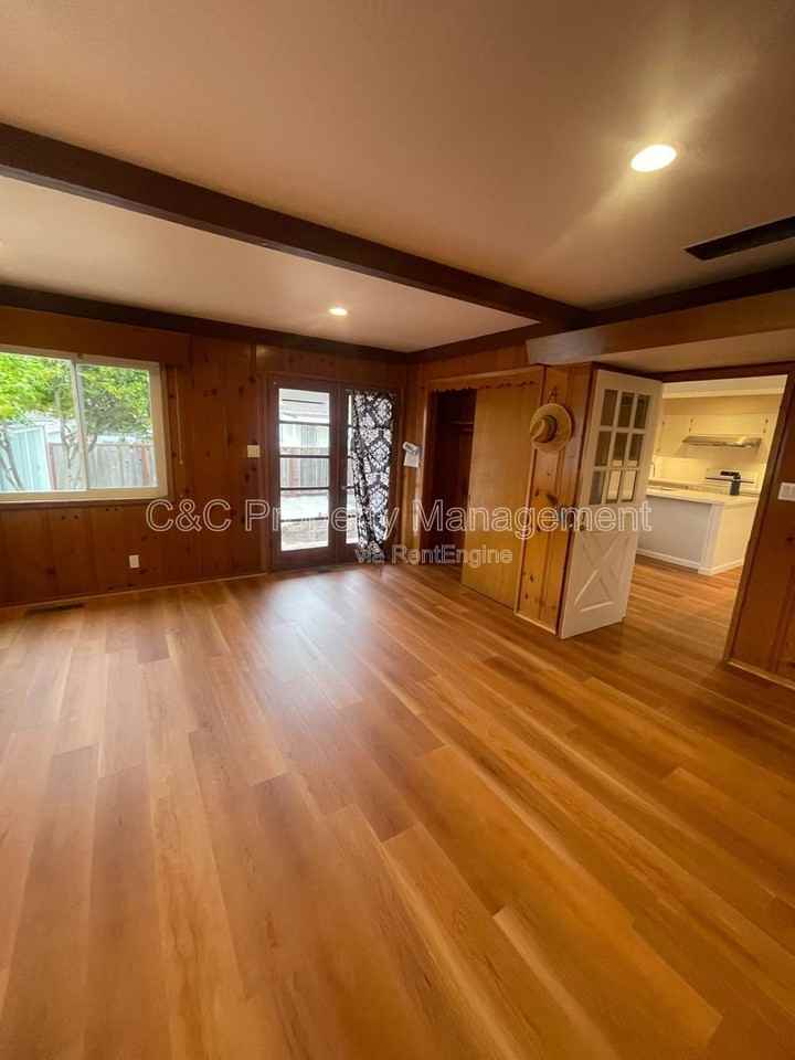 871 Emerald Ave - Photo 5 of 26