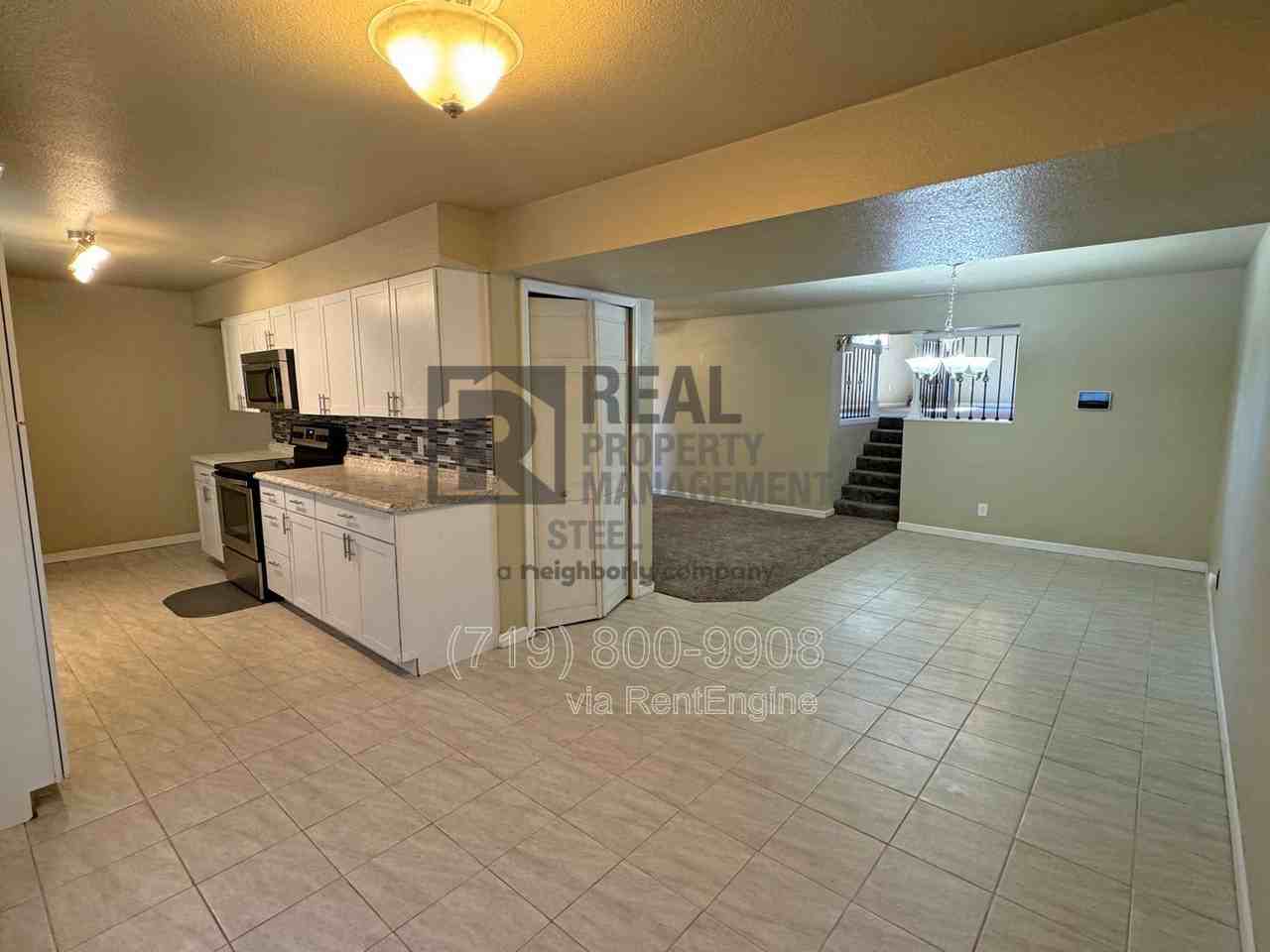 3011 Aster St - Photo 4 of 23