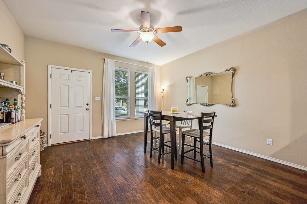 1201 Salem Park Ct - Photo 4 of 30