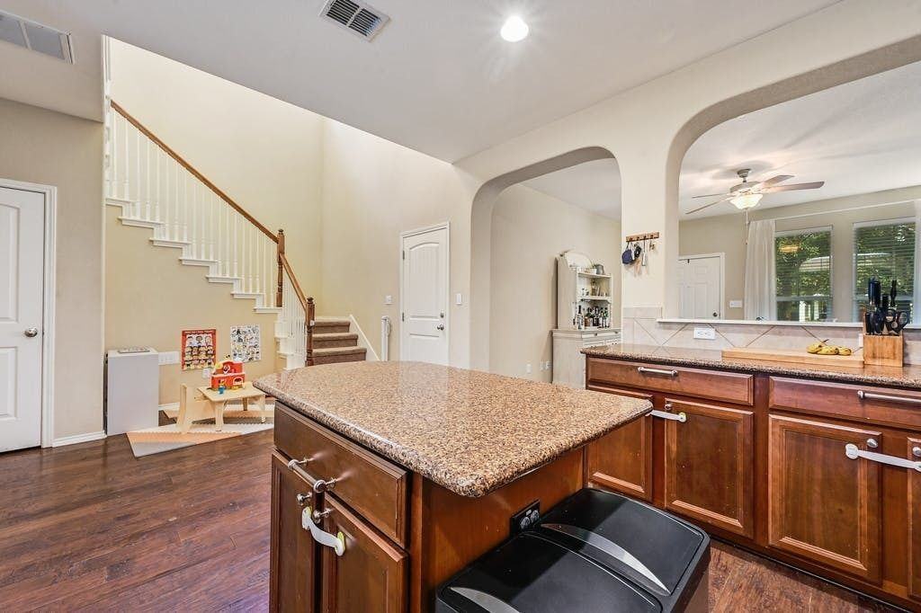 1201 Salem Park Ct - Photo 7 of 30