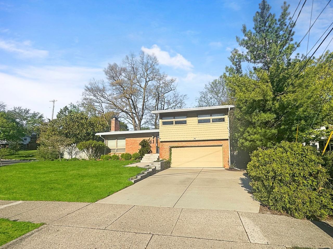 1353 Pinecrest Ave Se