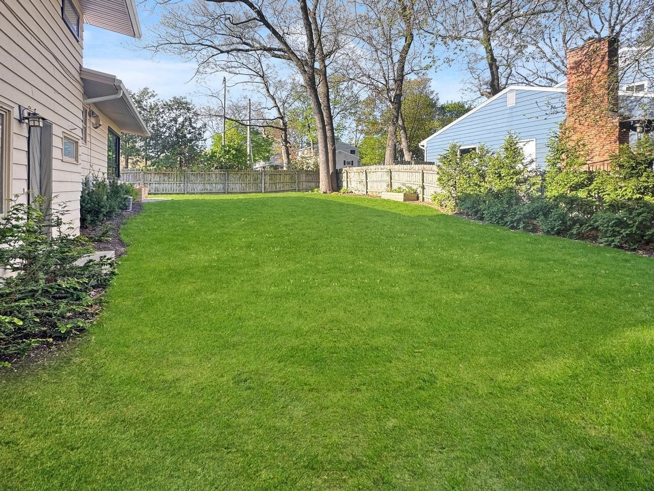 1353 Pinecrest Ave Se - Photo 3 of 4