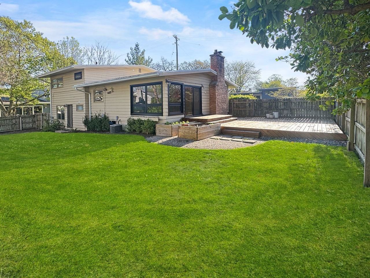 1353 Pinecrest Ave Se - Photo 4 of 4