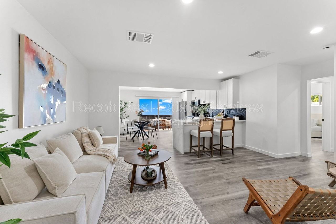 5250 Adams Ave - Photo 2 of 32