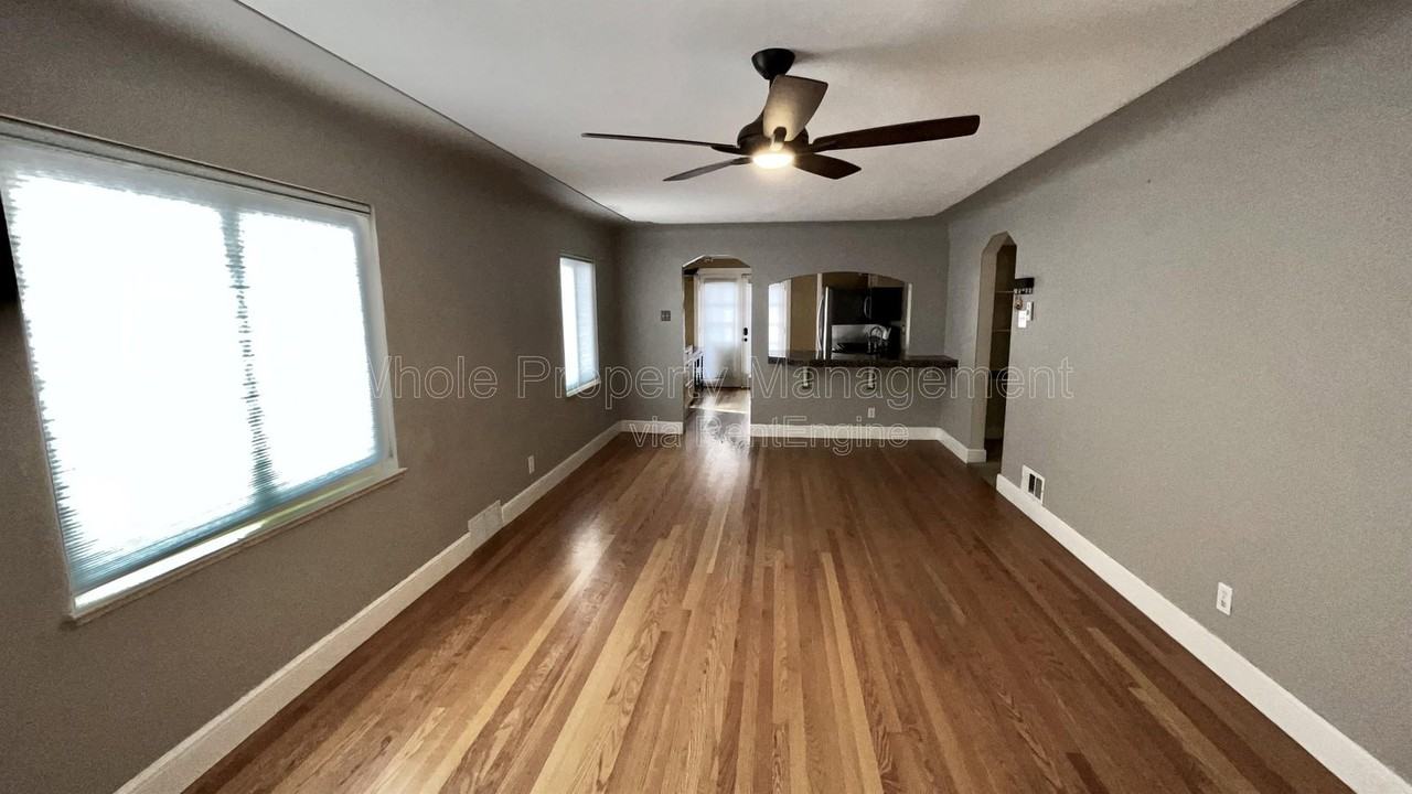 4115 Hooker St - Photo 5 of 33