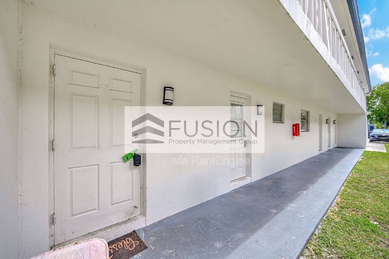 861 Sw 74th Ter #102D - Photo 2 of 15
