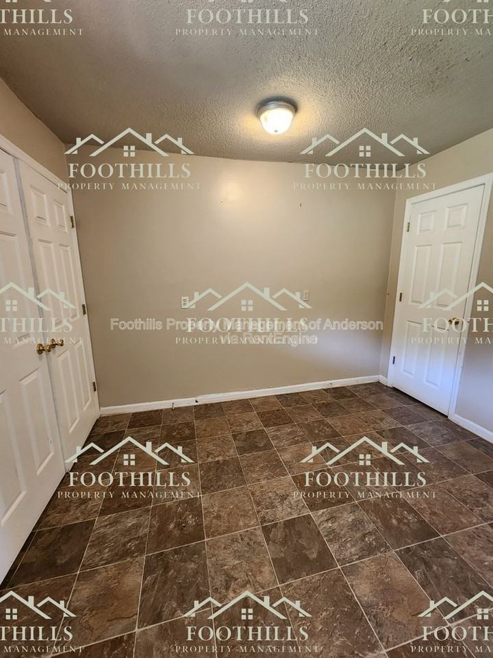 208 N Major Rd #B - Photo 3 of 12