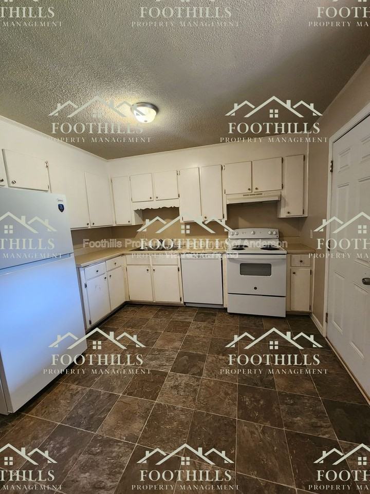208 N Major Rd #B - Photo 4 of 12