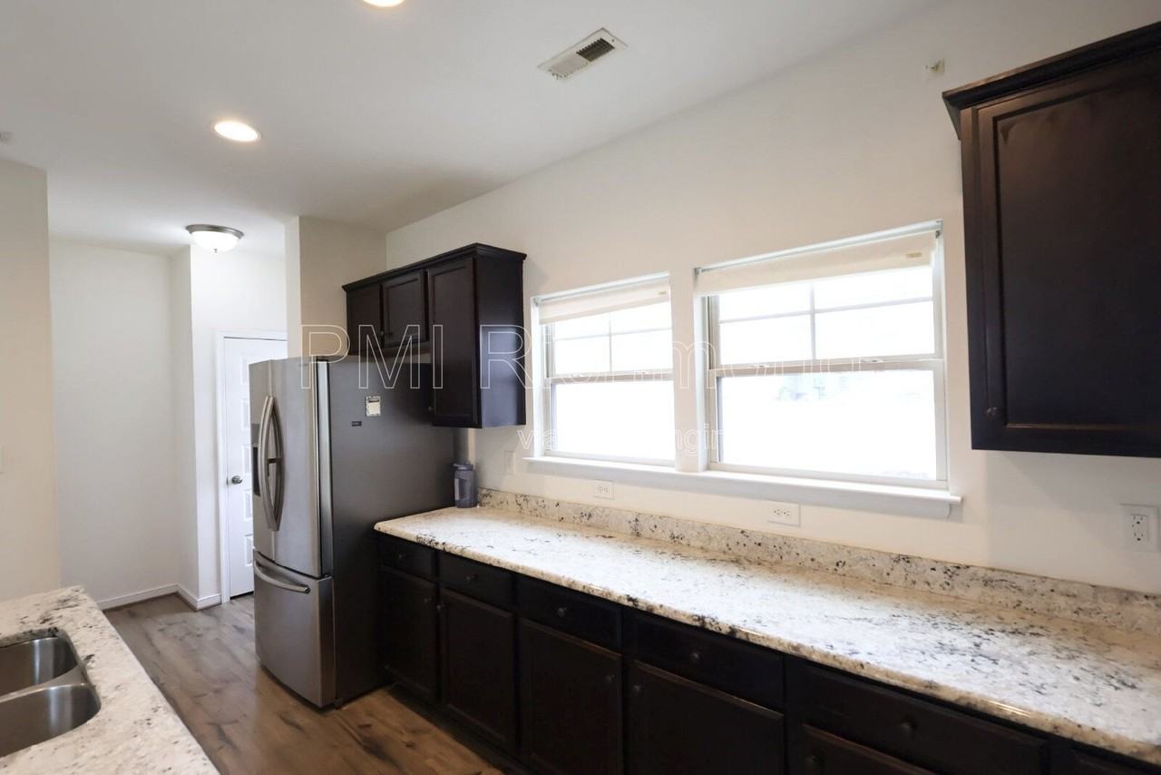 10506 Marions Way - Photo 7 of 31