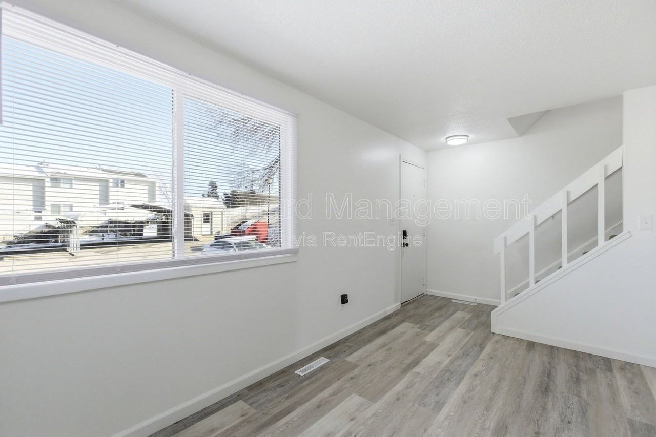 2044 S Cleveland Ave - Photo 3 of 28