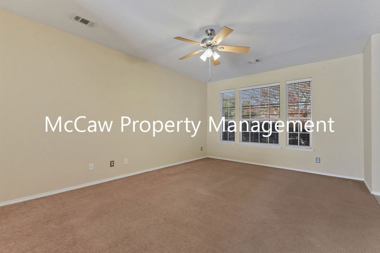 5116 Meridian Ln - Photo 5 of 19
