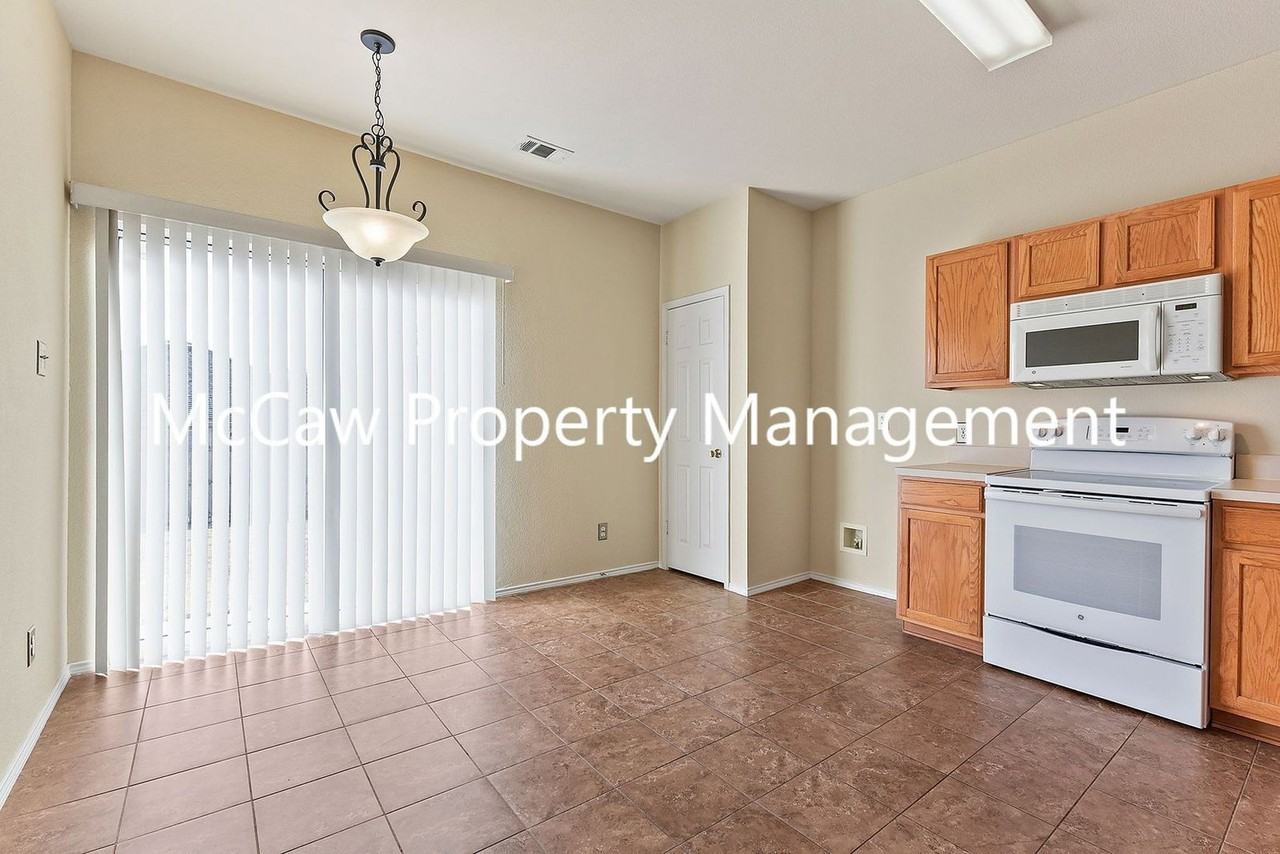 5116 Meridian Ln - Photo 6 of 19