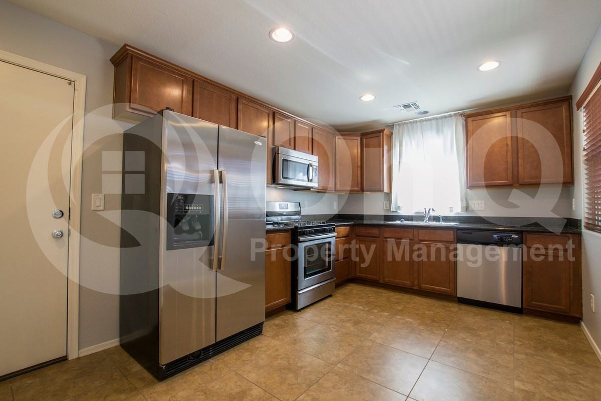 2220 S Ponderosa Dr - Photo 4 of 19