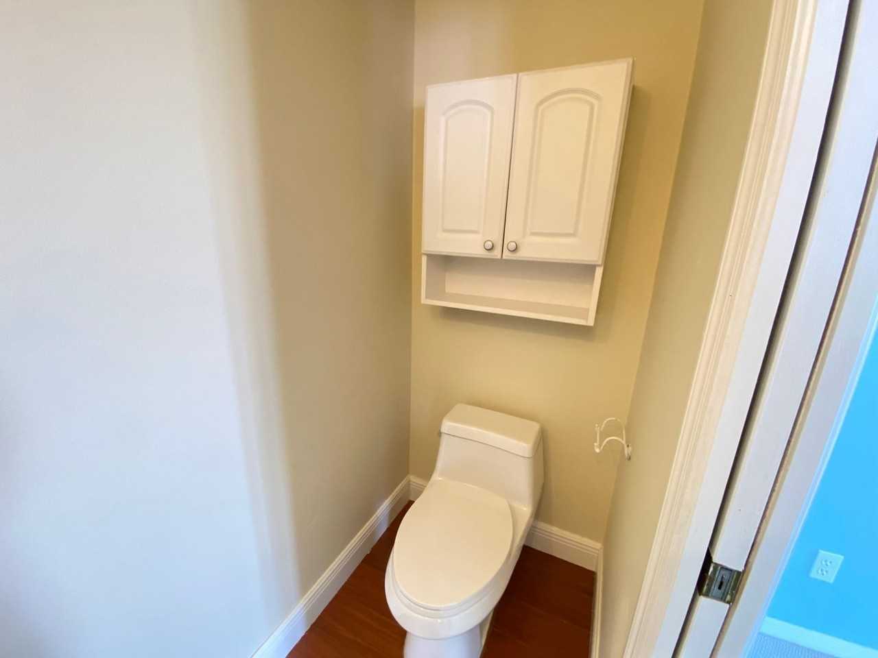 600 Lakescape Ct - Photo 4 of 50