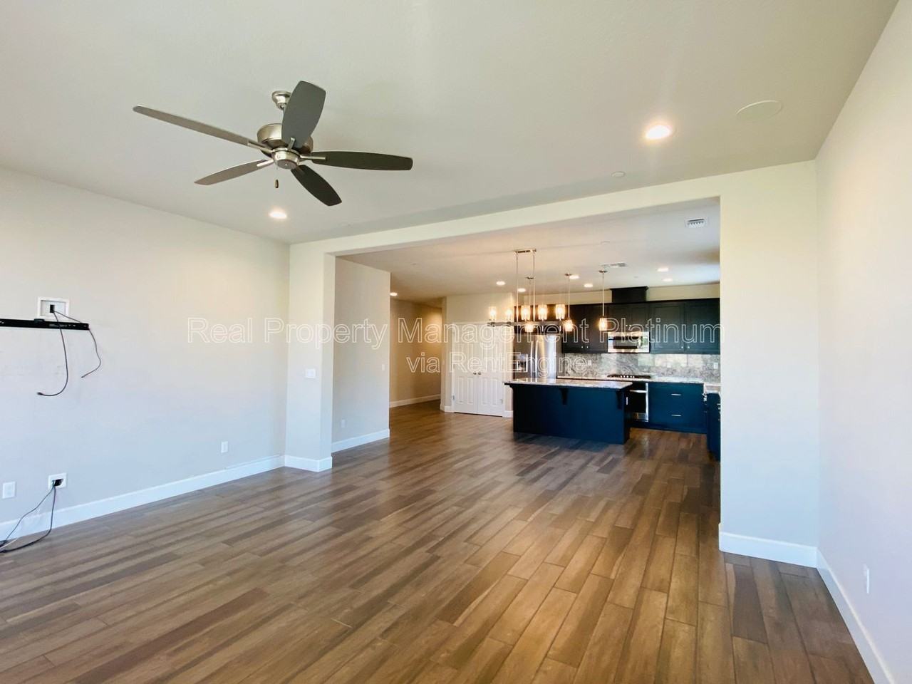 1046 Lindsay Ln - Photo 2 of 34