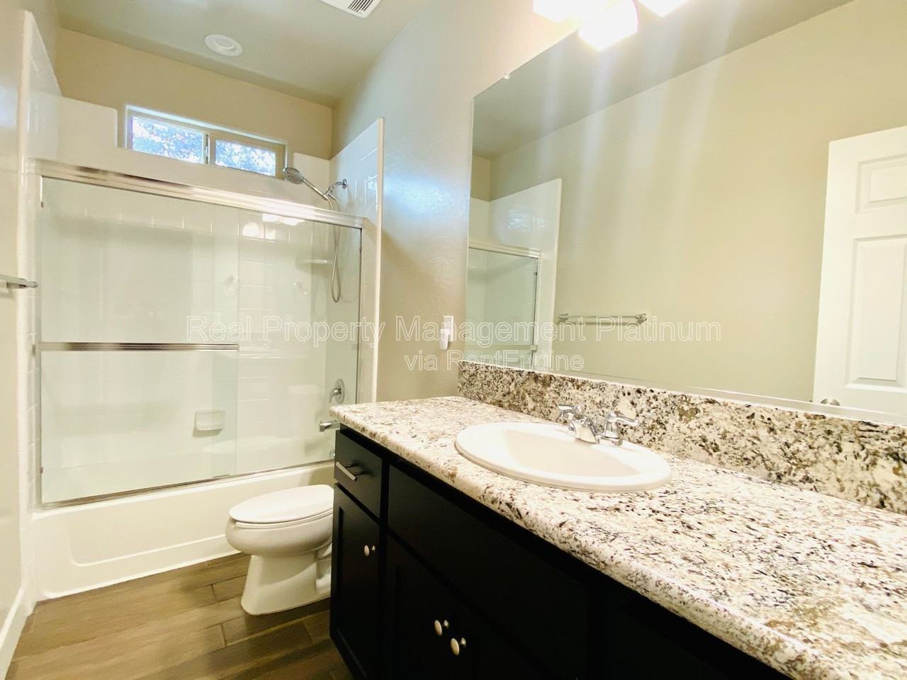 1046 Lindsay Ln - Photo 5 of 34