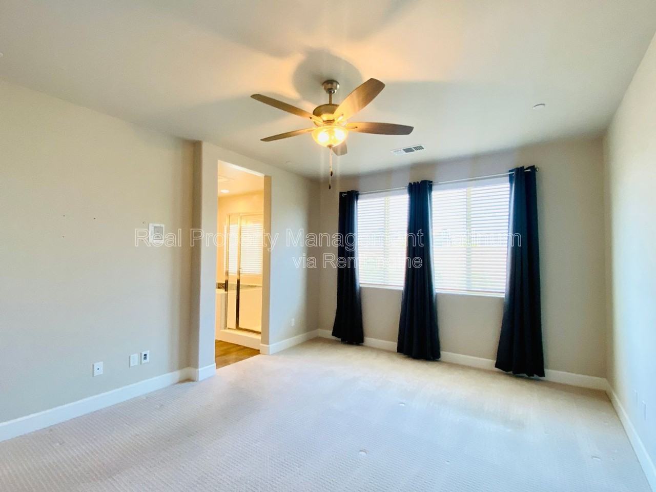 1046 Lindsay Ln - Photo 7 of 34
