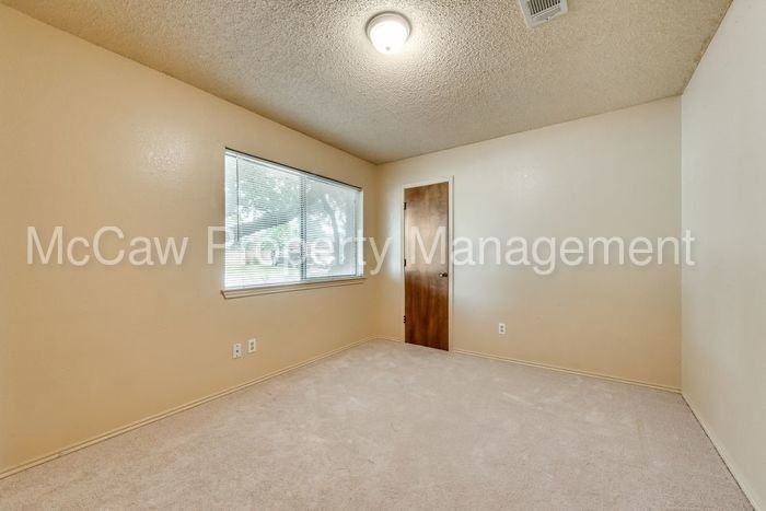 2913 Green Ridge St - Photo 4 of 18
