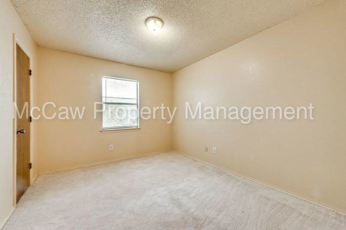 2913 Green Ridge St - Photo 5 of 18