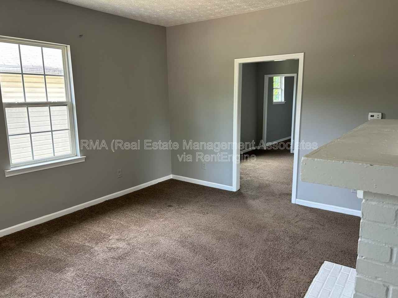 113 W Tinsley St #B - Photo 2 of 6