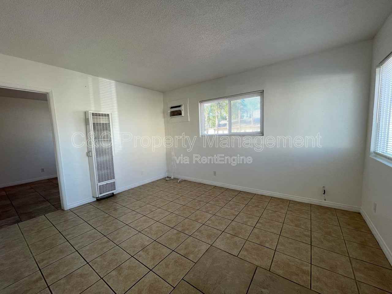 199 N Inez St #D - Photo 3 of 5