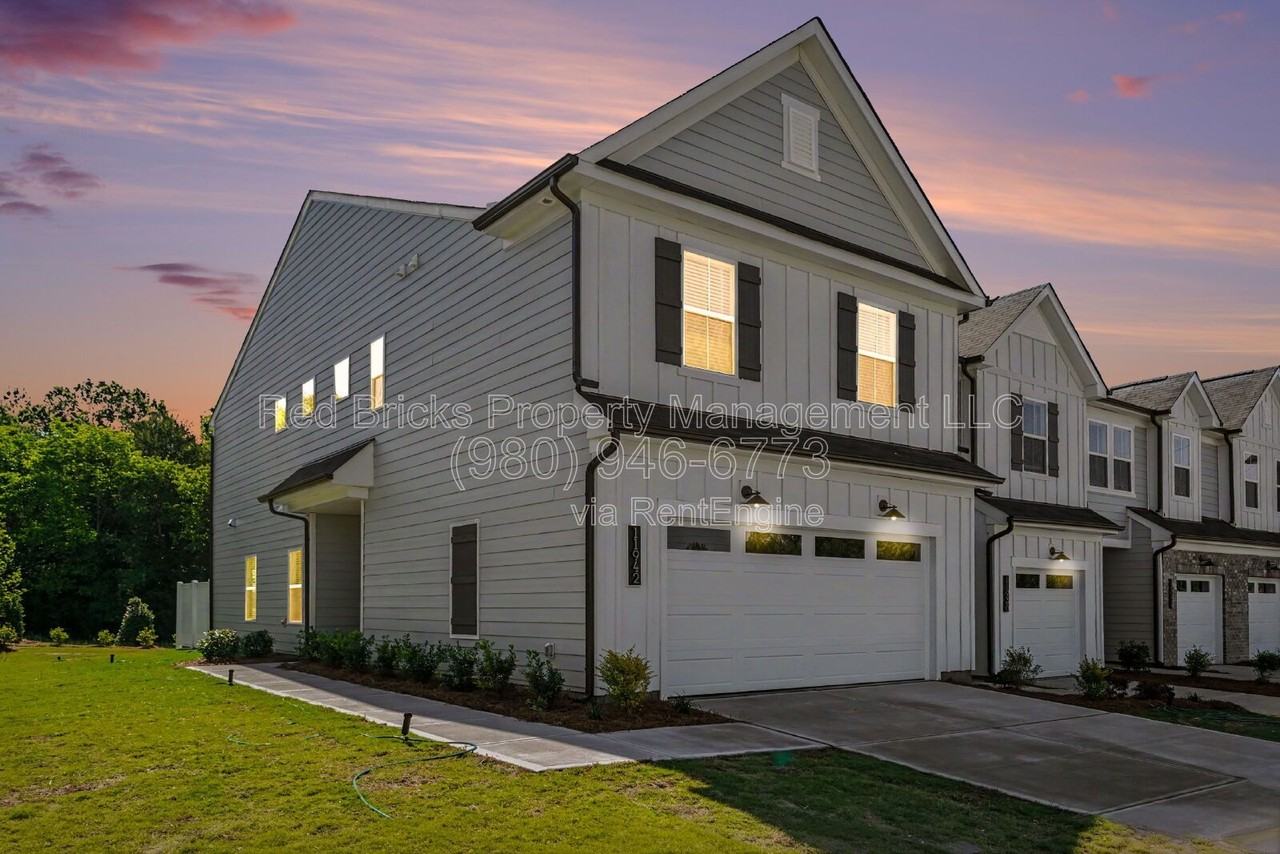 11942 Oak St - Photo 4 of 24