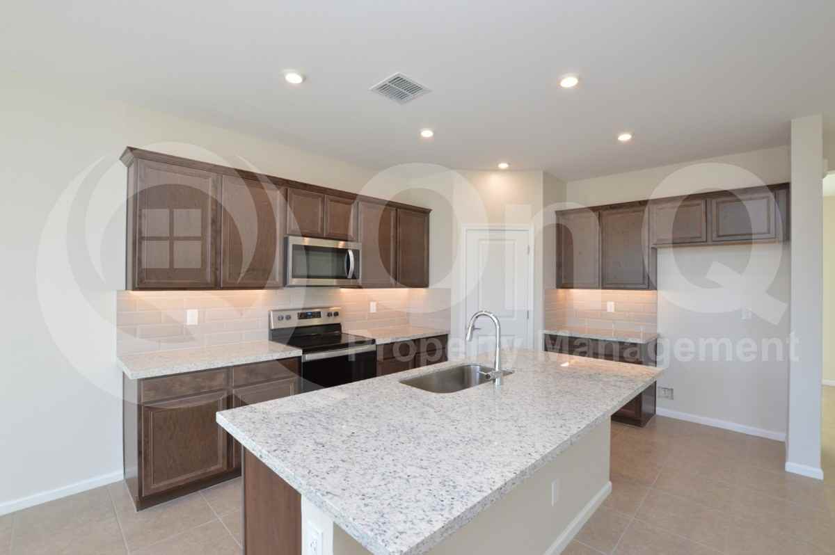 2039 E Piedmont Pl - Photo 3 of 23