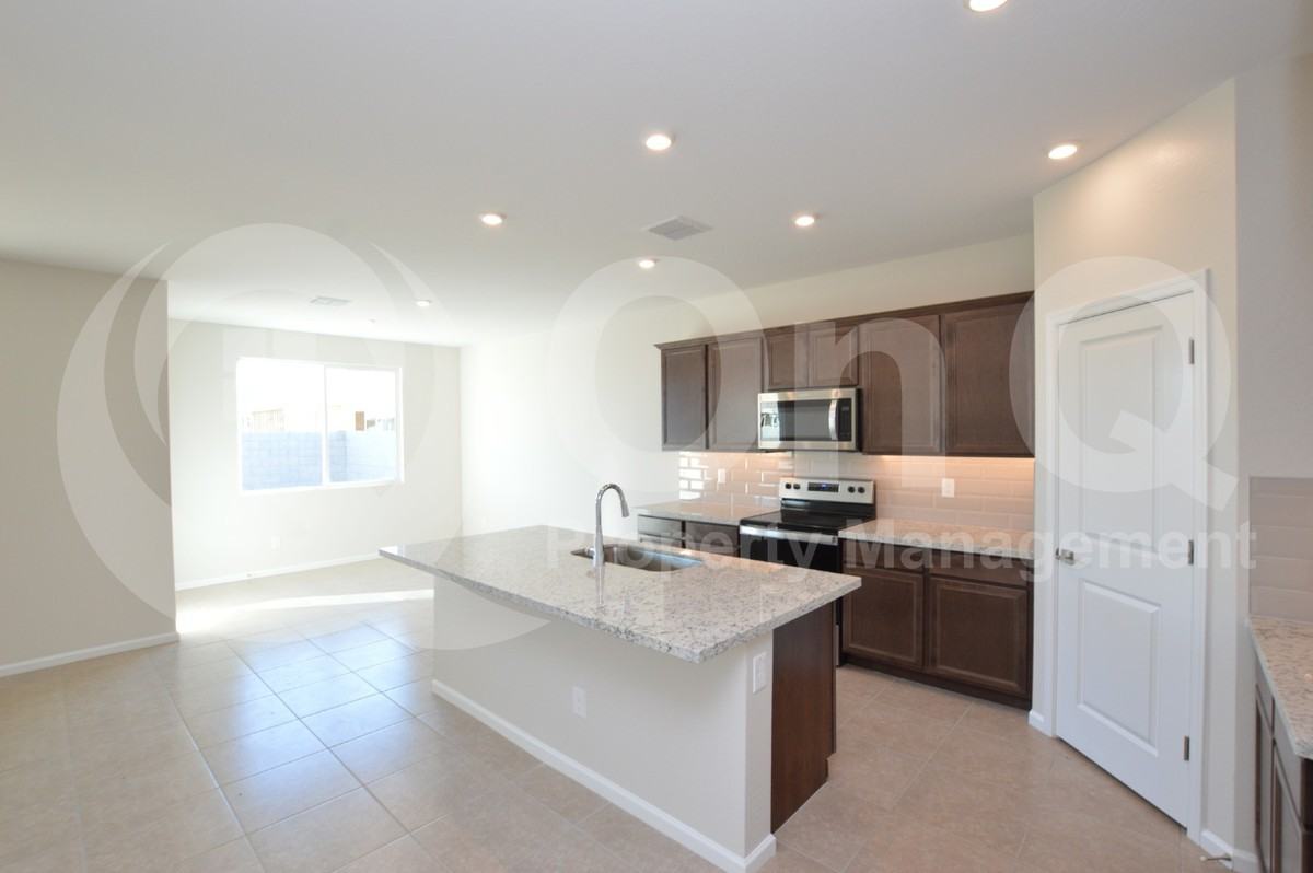 2039 E Piedmont Pl - Photo 4 of 23