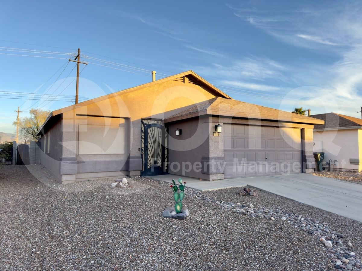 8771 S Desert Rainbow Dr - Photo 3 of 22