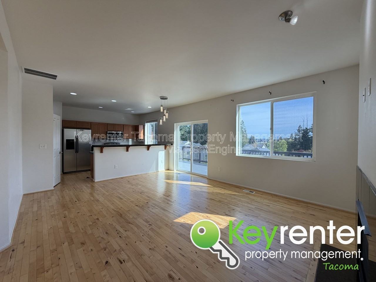 1093 Ebbets Dr Sw - Photo 4 of 21