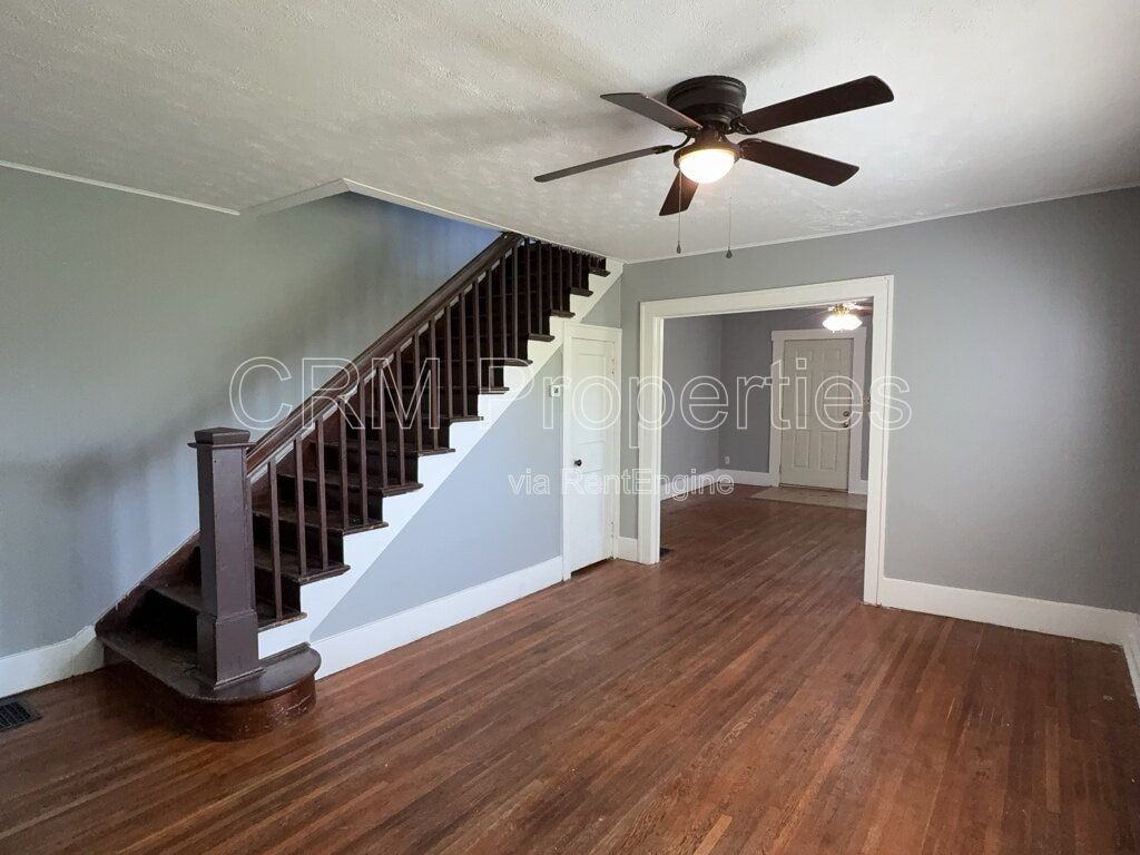 809 N Webster St - Photo 5 of 20