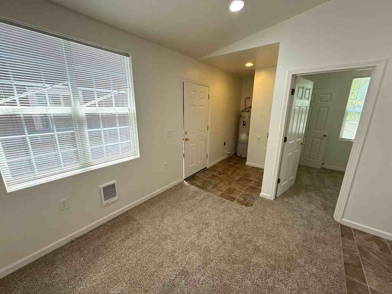 647 Columbia St Ne #647 - Photo 2 of 12