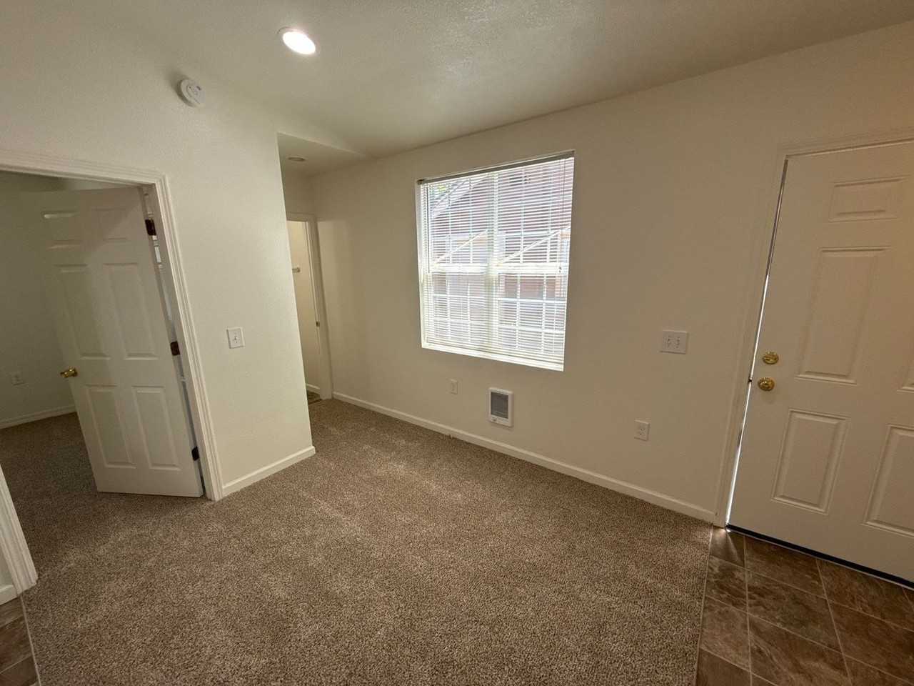 647 Columbia St Ne #647 - Photo 3 of 12