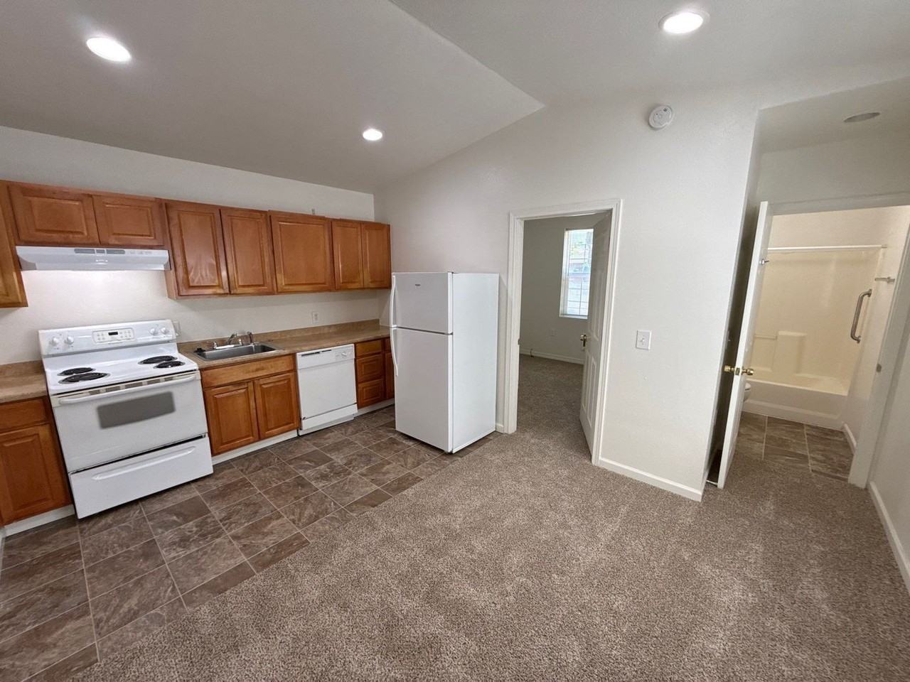 647 Columbia St Ne #647 - Photo 4 of 12