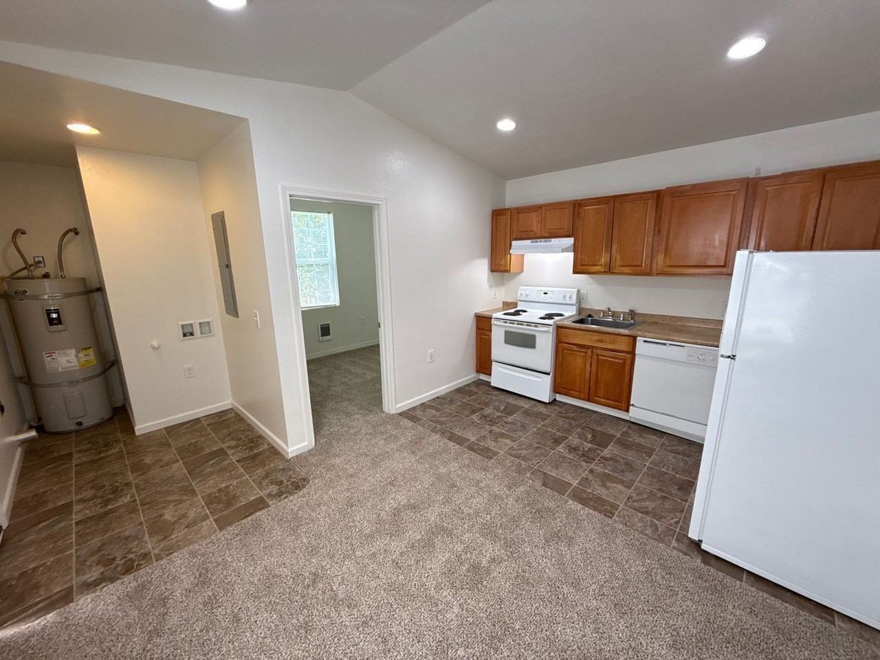 647 Columbia St Ne #647 - Photo 5 of 12