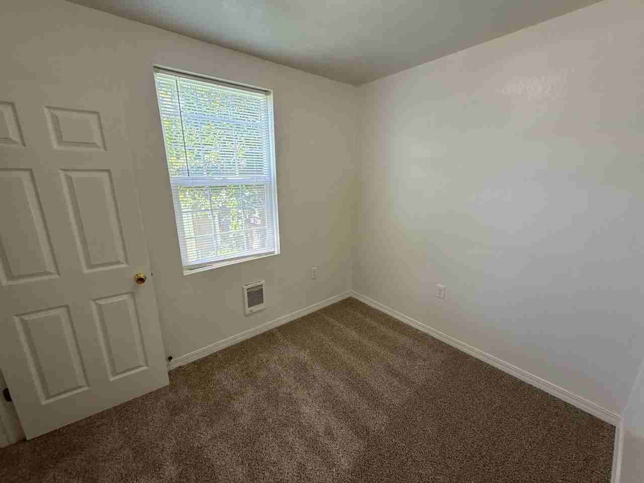 647 Columbia St Ne #647 - Photo 7 of 12