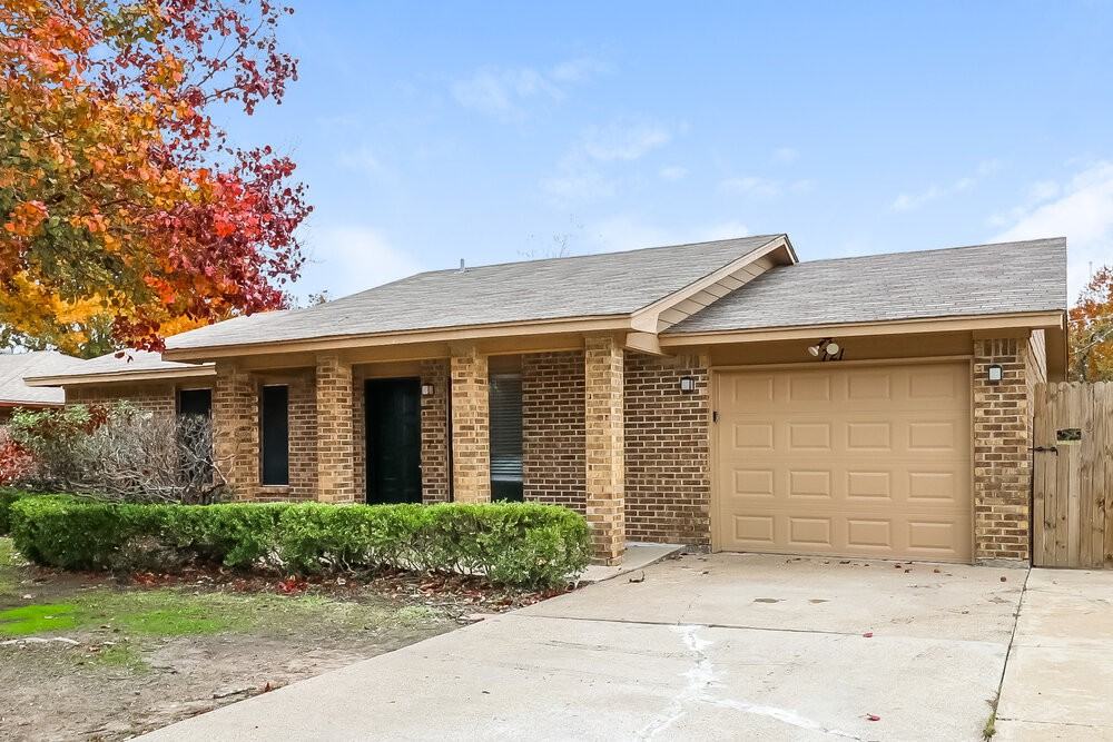 721 Oak Grove Ln - Photo 3 of 16
